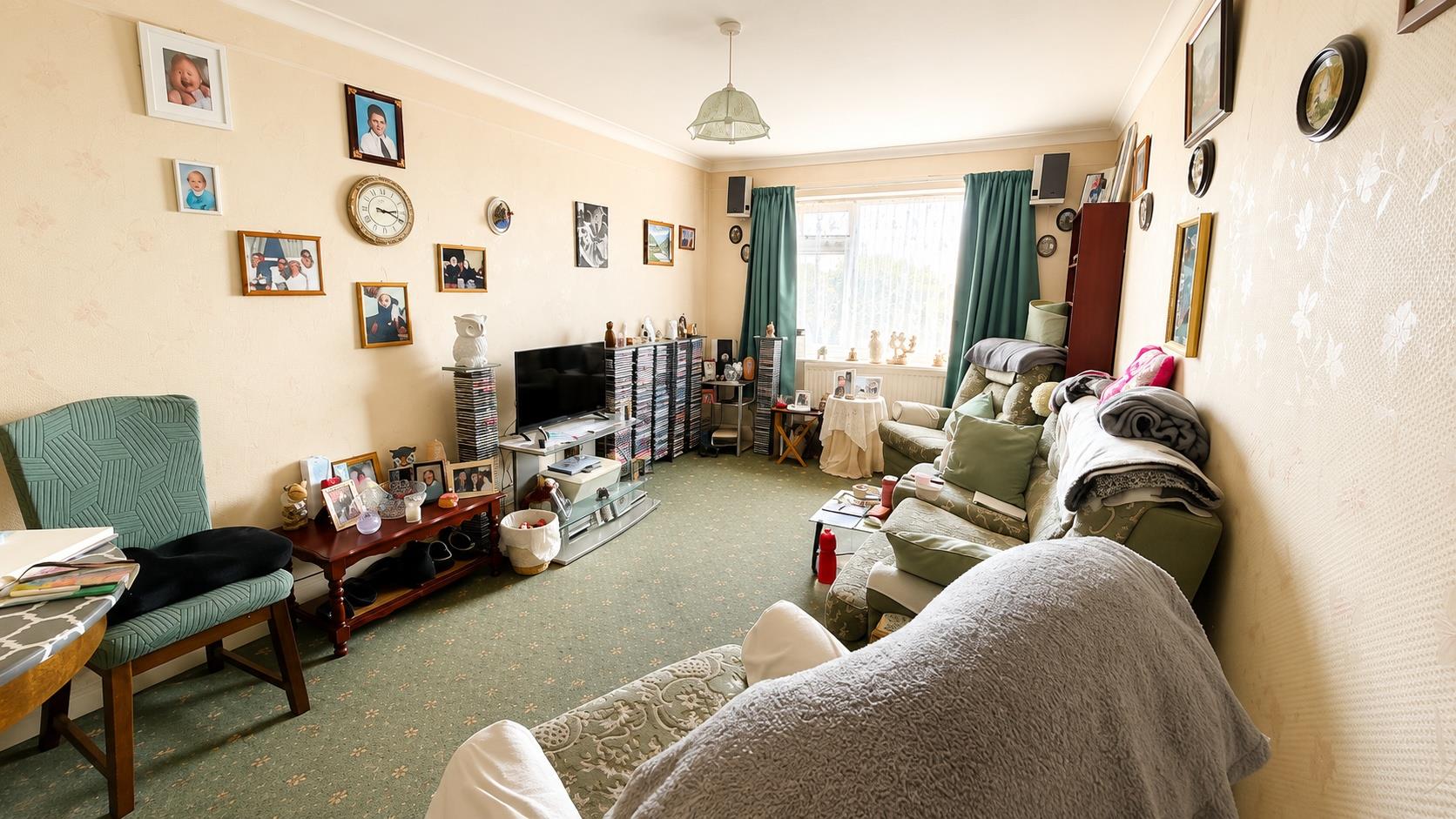 1 bed property in Denham Close, St. Leonards-On-Sea